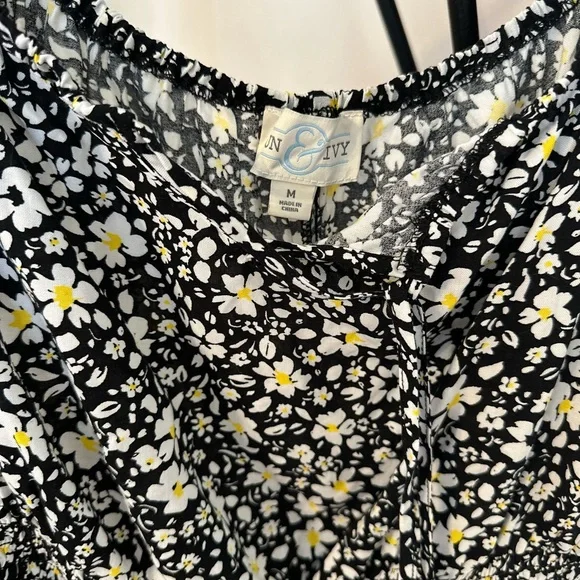 BOGO: Chicwish Black and White Floral Blouse - Picture 2 of 2